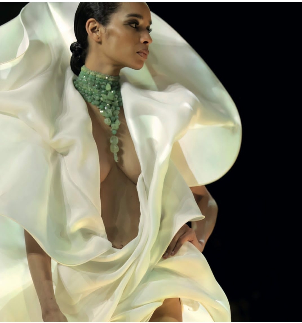 Collier brodé d'Aventurines  pour Stéphane Rolland SS23